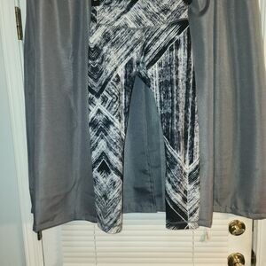 Black and White Geometric Leggings